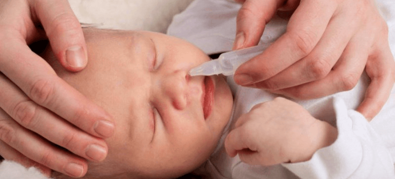 Top các loại thuốc nhỏ mũi cho trẻ sơ sinh tốt nhất mà mẹ nên biết