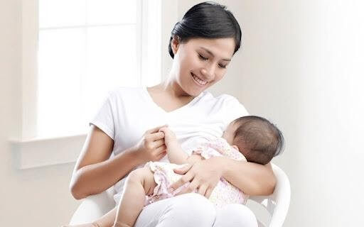 Phụ nữ đang ở trong thời gian nuôi con bằng sữa mẹ cần cẩn trọng khi dùng