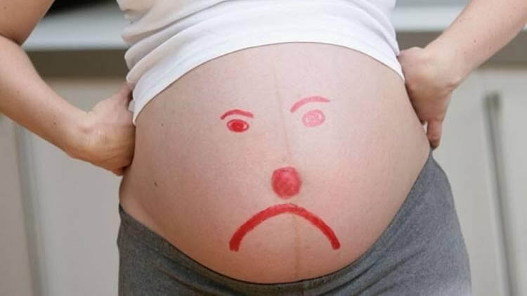 Viêm nhiễm phụ khoa gây khó chịu và nguy hiểm cho thai phụ.