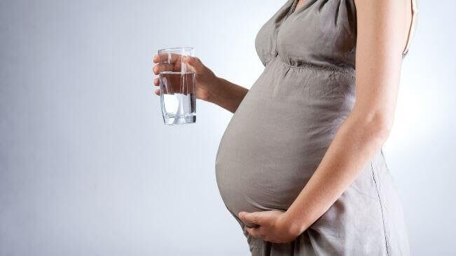 Phụ nữ có thai và cho con bú nên tham khảo ý kiến bác sĩ trước khi dùng